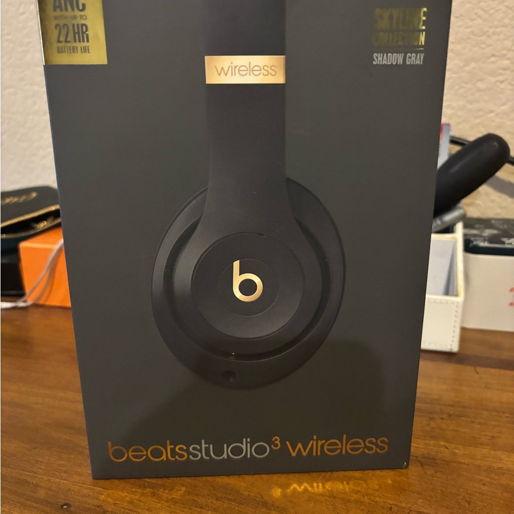 Beats Studio3 Wireless Headphones - Gray